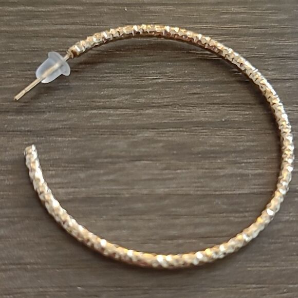 💲6️⃣ Bundled ✔️2pairs Elegant Gold Tone  thin 1" and 2 " Hoop Earrings - Picture 5 of 7